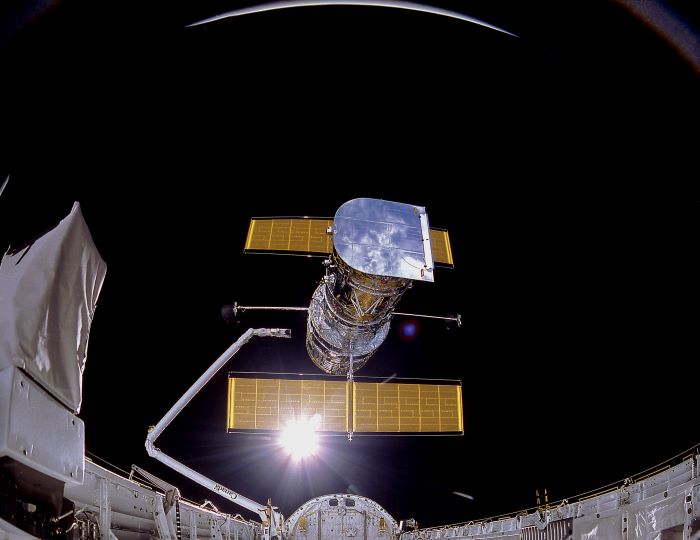 Hubble Teleskop: Aussetzung in den Orbit durch das Space Shuttle Discovery