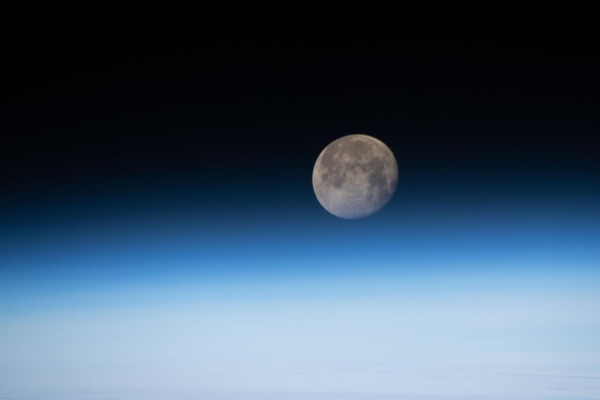 Der Mond aus der Sicht der Internationalen Raumstation
